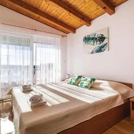 Tatil Evi Ksenija - Six Bedroom With Pool *