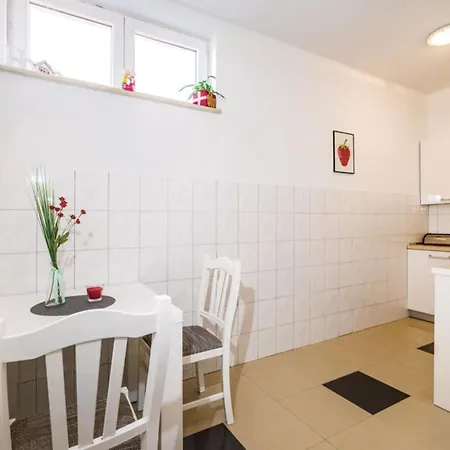 Tatil Evi Ksenija - Six Bedroom With Pool