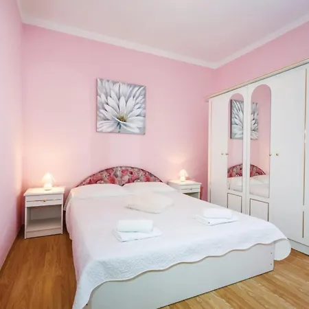 Tatil Evi Ksenija - Six Bedroom With Pool *
