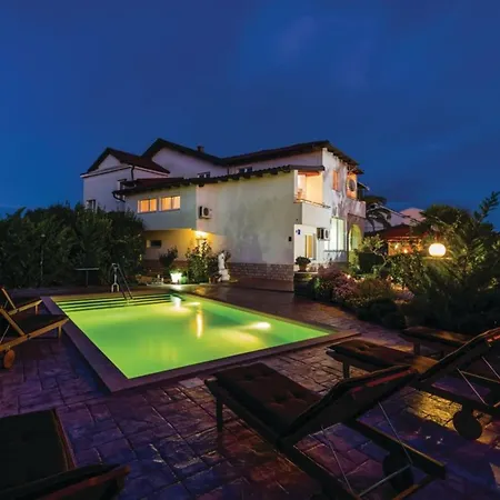 Ksenija - Six Bedroom With Pool Tatil Evi *