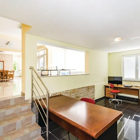Ksenija - Six Bedroom With Pool Tatil Evi