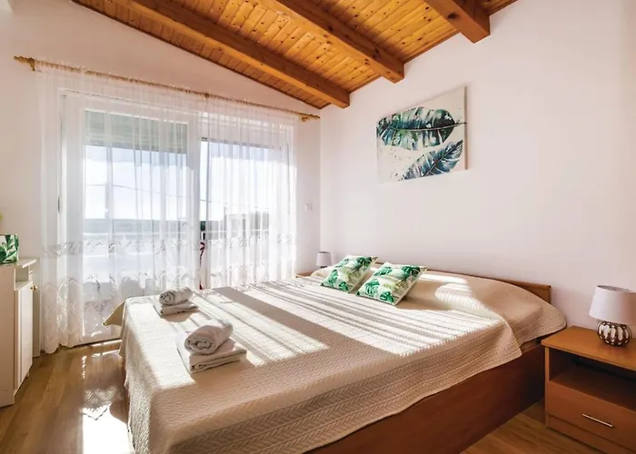 펜션 Ksenija - Six Bedroom With Pool *