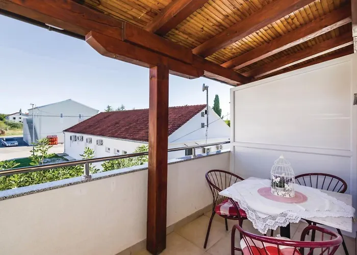 Ksenija - Six Bedroom With Pool 펜션 Debeljak