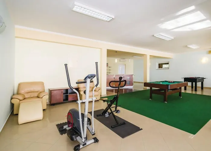 Ksenija - Six Bedroom With Pool *