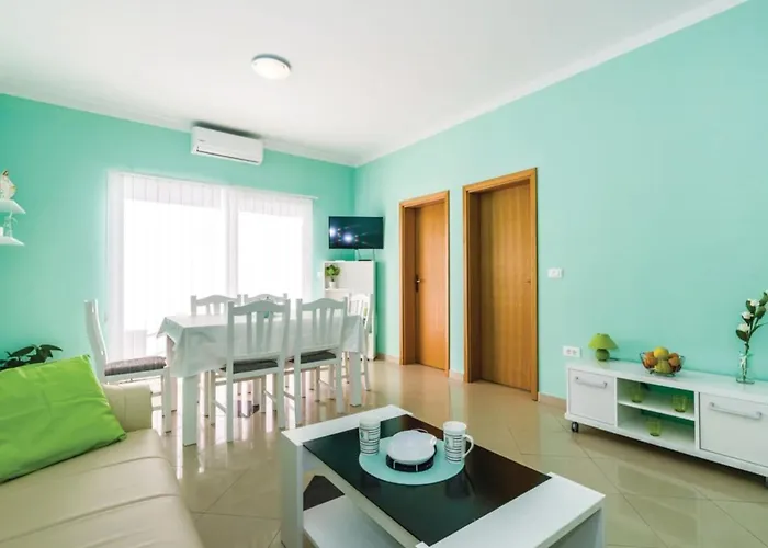 Ksenija - Six Bedroom With Pool *