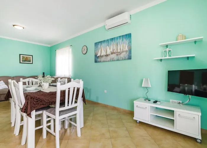펜션 Ksenija - Six Bedroom With Pool *