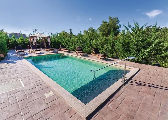 Ksenija - Six Bedroom With Pool Debeljak