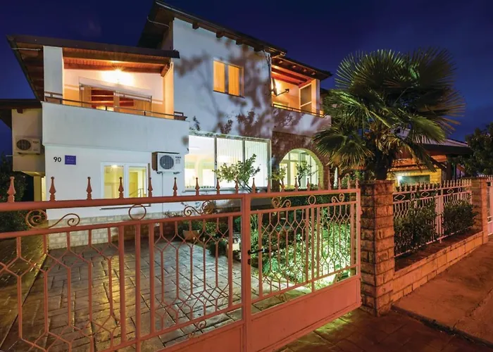 Ksenija - Six Bedroom With Pool Debeljak