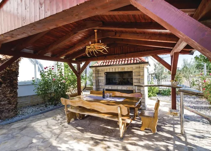 Ksenija - Six Bedroom With Pool 펜션 *
