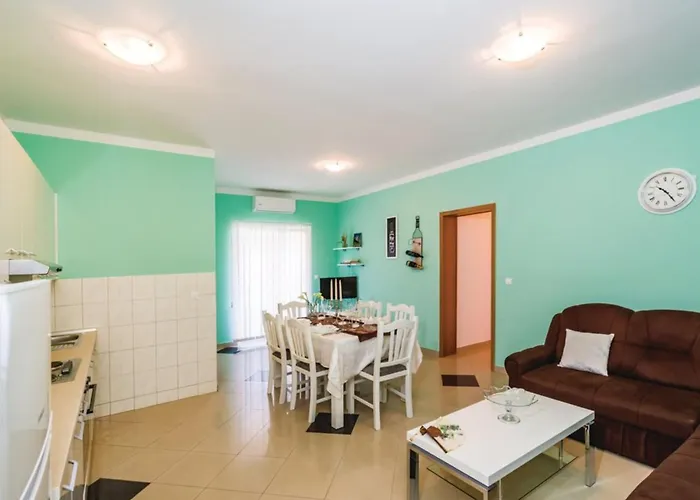 Ksenija - Six Bedroom With Pool Debeljak