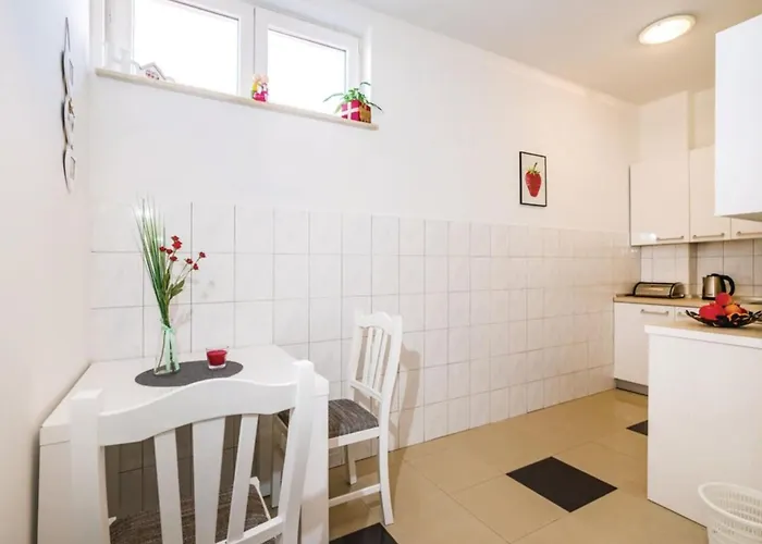 펜션 Ksenija - Six Bedroom With Pool