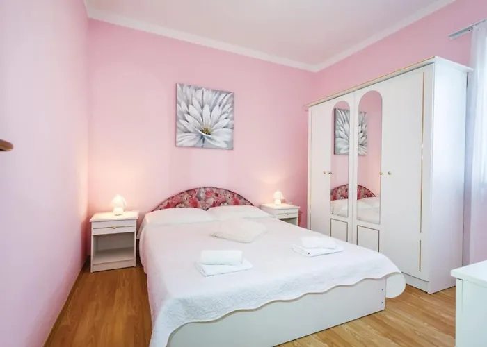 펜션 Ksenija - Six Bedroom With Pool *