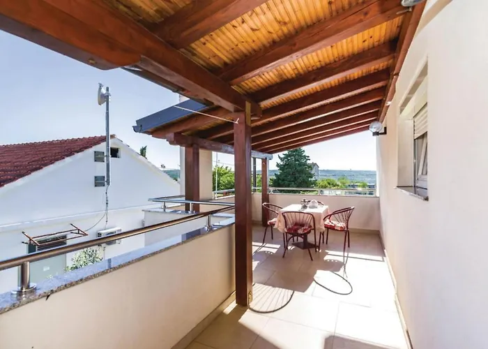 Ksenija - Six Bedroom With Pool Debeljak