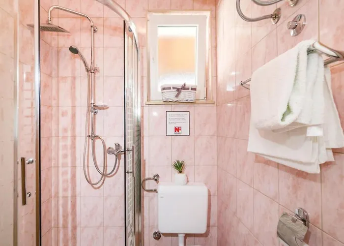 Ksenija - Six Bedroom With Pool * Debeljak