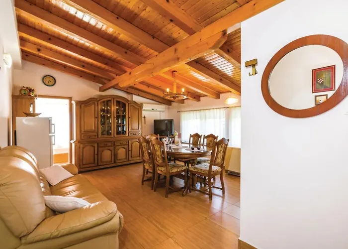 펜션 Ksenija - Six Bedroom With Pool *
