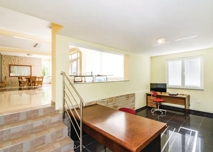Ksenija - Six Bedroom With Pool 펜션