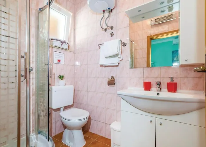 펜션 Ksenija - Six Bedroom With Pool *