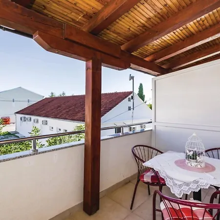 Ksenija - Six Bedroom With Pool Holiday home Debeljak