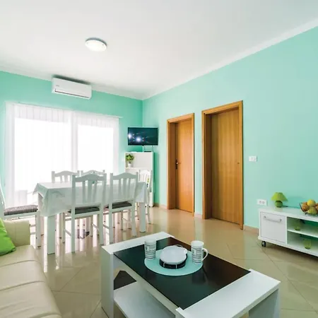Ksenija - Six Bedroom With Pool *
