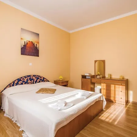 Ksenija - Six Bedroom With Pool Holiday home *
