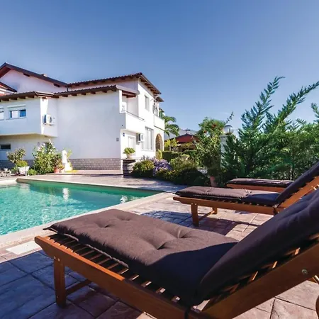 Ksenija - Six Bedroom With Pool Debeljak