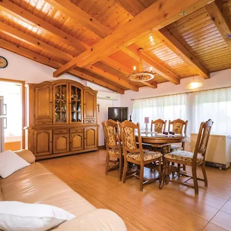 Ksenija - Six Bedroom With Pool