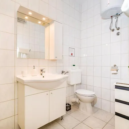 Vakantiehuis Ksenija - Six Bedroom With Pool Debeljak