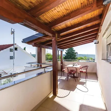 Ksenija - Six Bedroom With Pool Debeljak