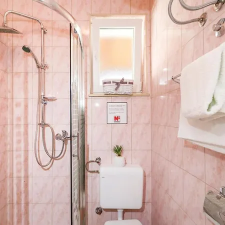 Ksenija - Six Bedroom With Pool * Debeljak