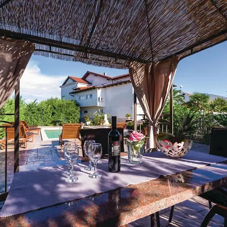 Ksenija - Six Bedroom With Pool Holiday home