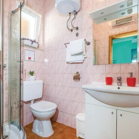 Holiday home Ksenija - Six Bedroom With Pool *