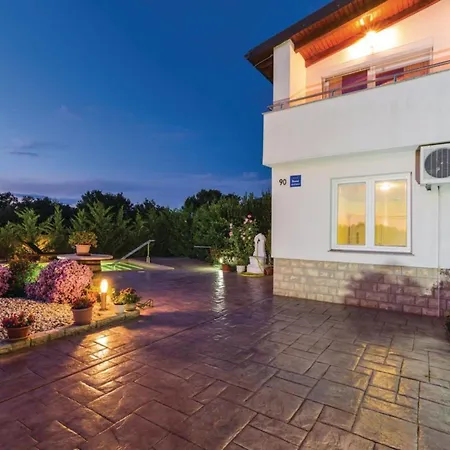Ksenija - Six Bedroom With Pool Holiday home *