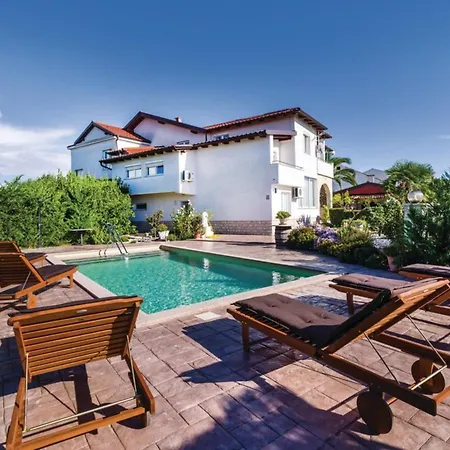 Ksenija - Six Bedroom With Pool
