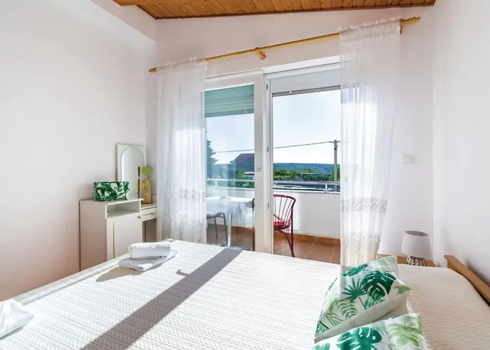 Ksenija - Six Bedroom With Pool