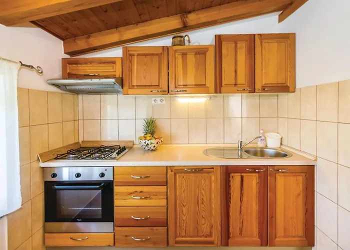 Ksenija - Six Bedroom With Pool Ferienhaus
