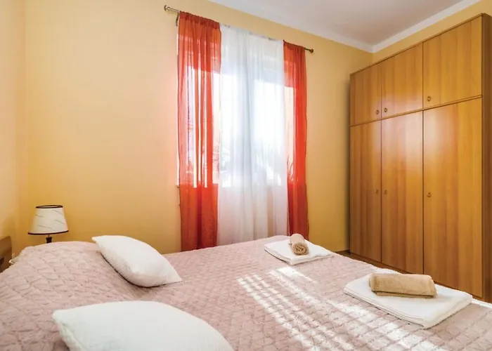 Ferienhaus Ksenija - Six Bedroom With Pool *
