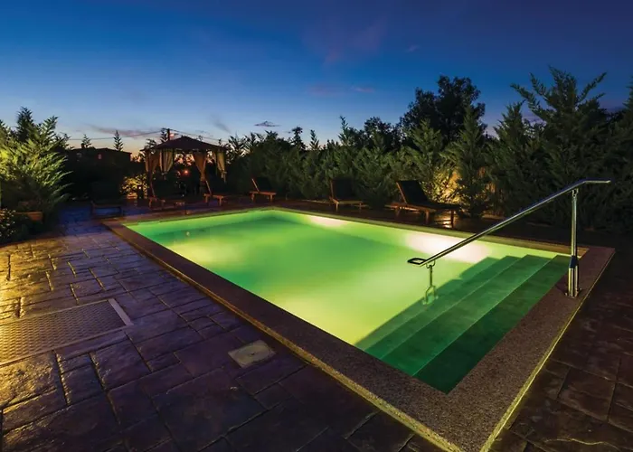Ksenija - Six Bedroom With Pool Ferienhaus *