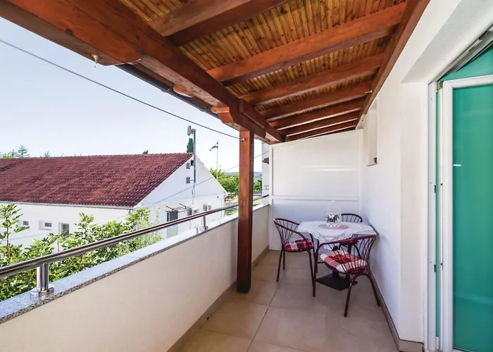 Ksenija - Six Bedroom With Pool Debeljak