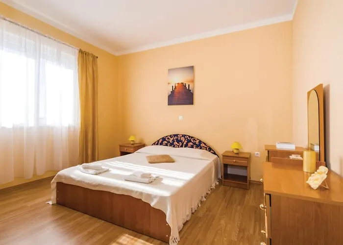 Ferienhaus Ksenija - Six Bedroom With Pool Debeljak