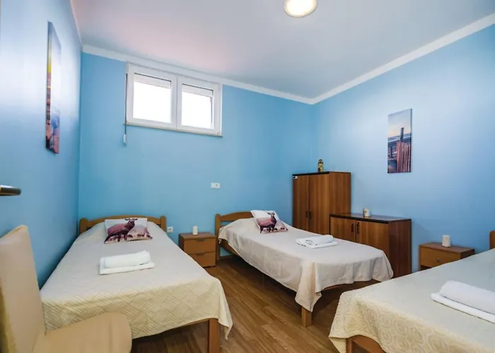 Ksenija - Six Bedroom With Pool Ferienhaus *