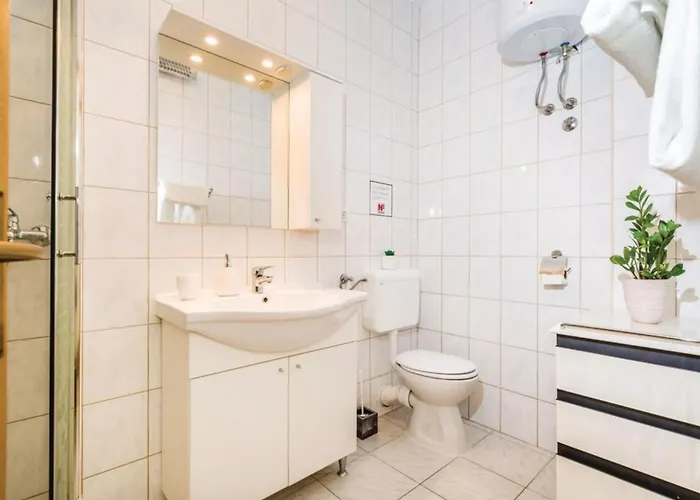 Ferienhaus Ksenija - Six Bedroom With Pool Debeljak