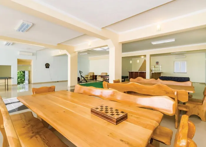 Ksenija - Six Bedroom With Pool Ferienhaus Debeljak